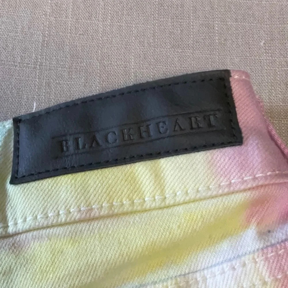 BLACKHEART - Picture 4 of 6